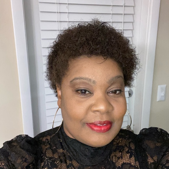 Meet your Posher, April - Picture 2 of 2